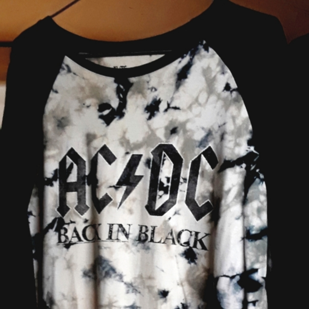 VINTAGE ROCK SHIRT ICONIC ROCK BAND AC⚡DC ☠💀😛🤘